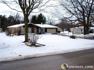 21435 W Lochleven Ln, New Berlin, WI 53146