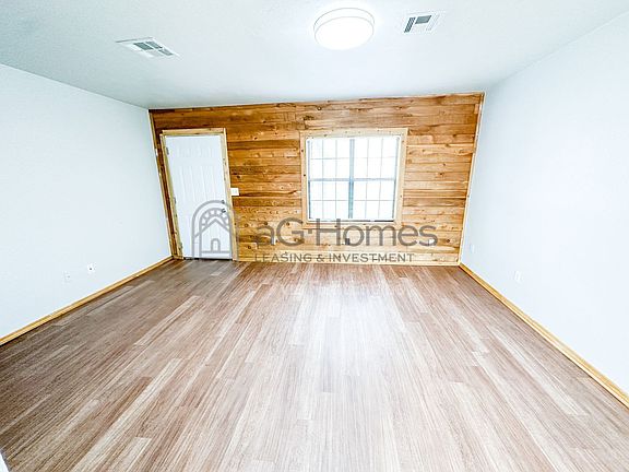 5th image of 2212 Doris Ave