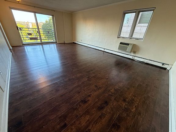 5th image of 1321 N Franklin Pl APT 3A