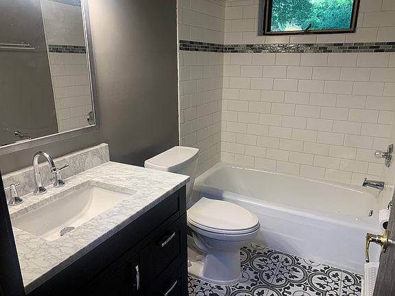 5th image of 1268 Winslow Ave