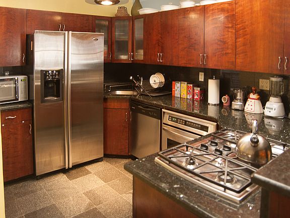3rd image of 649 Vanderbilt Ave APT 4B