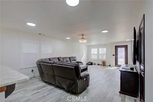 1131 Crescent Dr photo 1