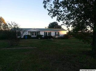 421 Clearview Ln, Guntersville, AL 35976