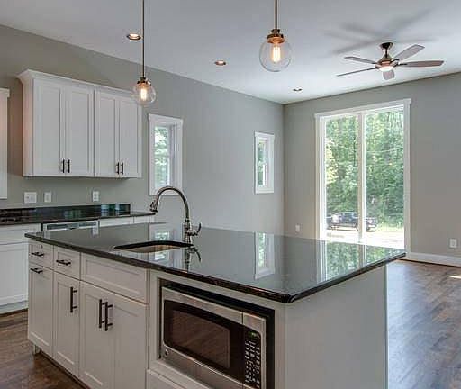 3rd image of 2125 Wooddale Ln