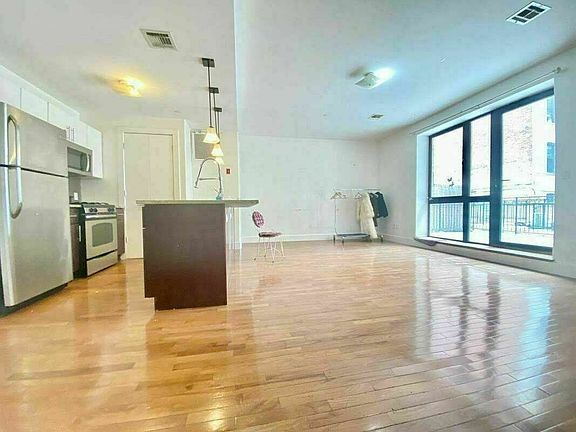 3rd image of 176 Scholes St #1K