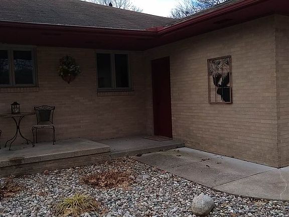 3rd image of 517 W Meadowbrook Dr