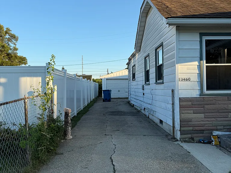 13460 Georgiana Ave — Photo 2