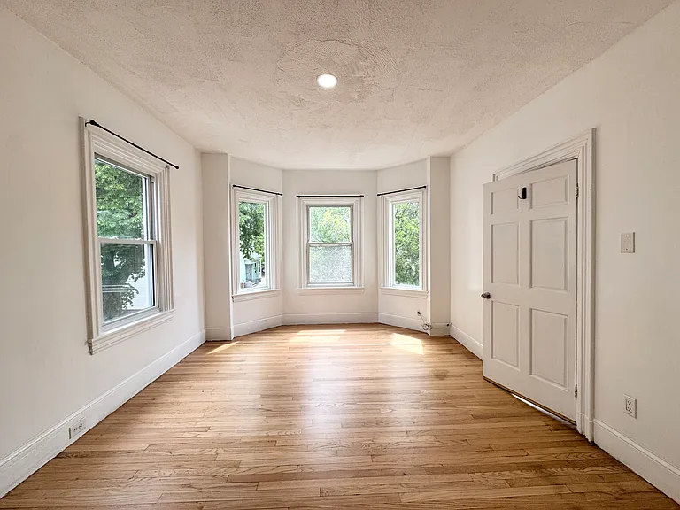 56 Pinckney St #2 — Photo 1