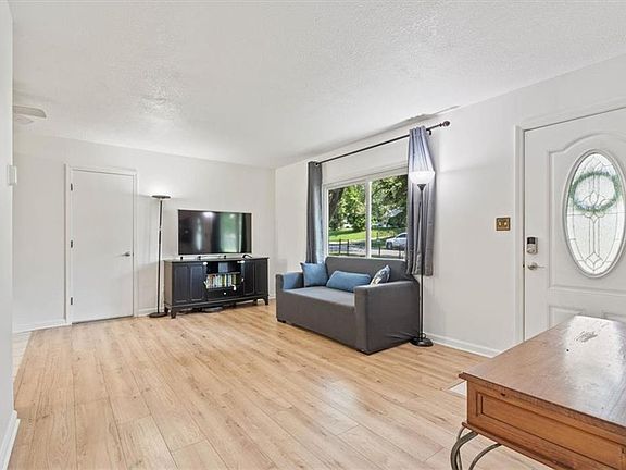 4th image of 2814 S 48th St