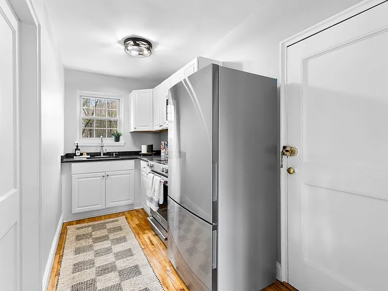 21 Elm St #4 — Photo 6