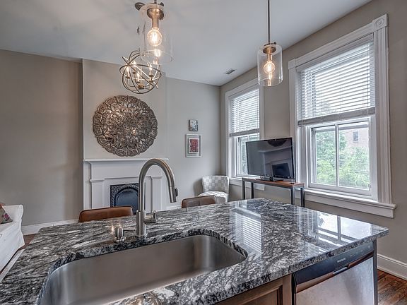 2nd image of 2408 E Clay St #2