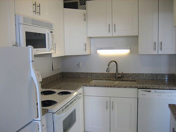 3rd image of 360 W Wellington Ave APT 7C