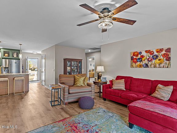 4th image of 202 Frederica Court