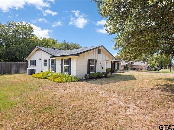 4th image of 304 Hideaway Ln