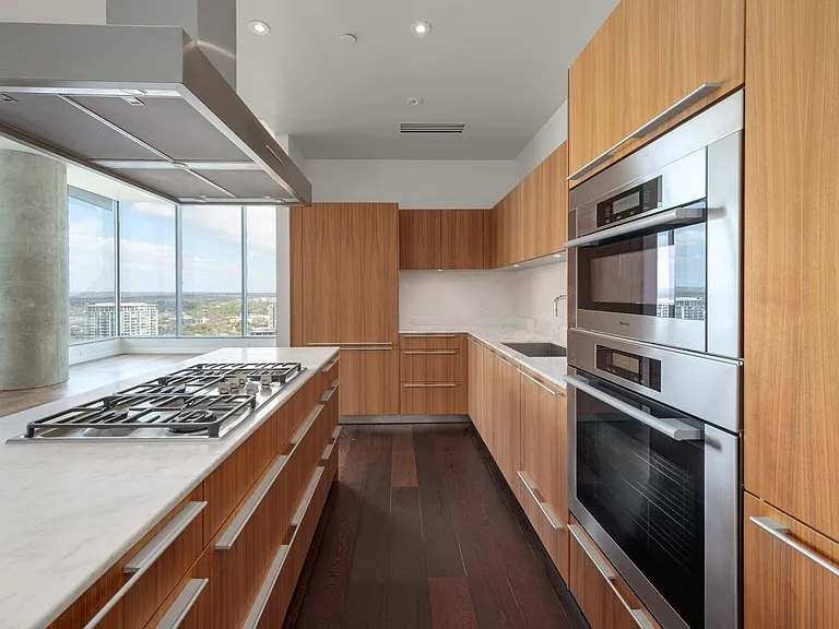 210 Lavaca St #2608 — Photo 1