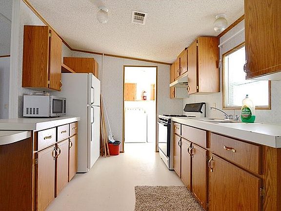 3rd image of 2212 Beach Ave