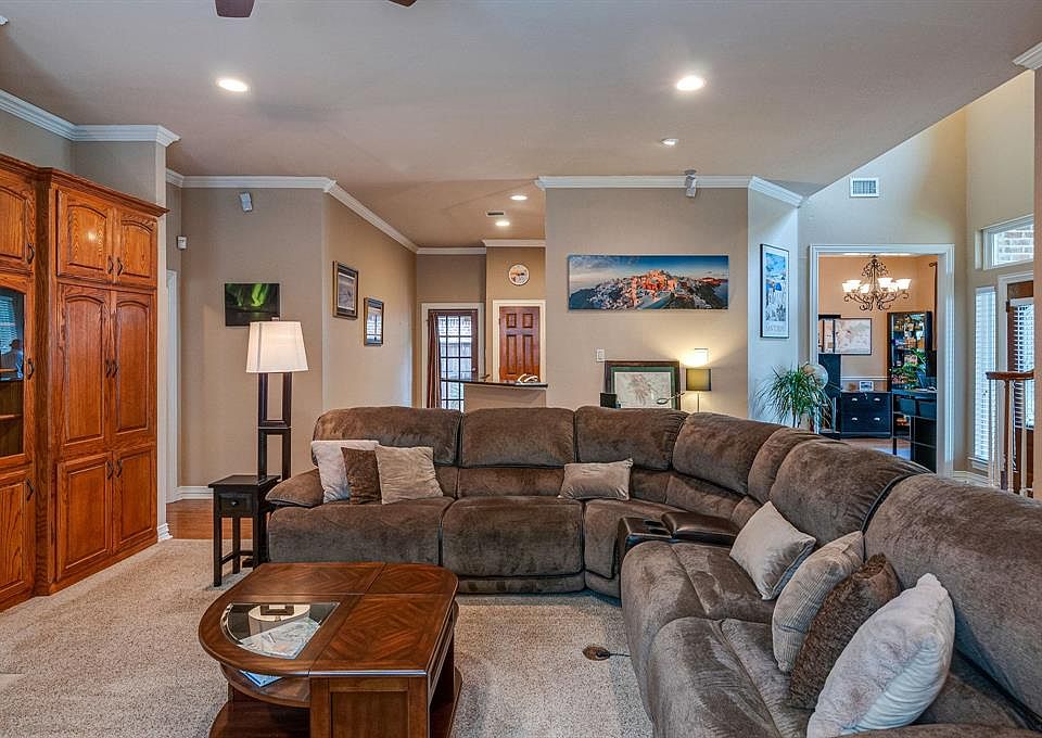 1st image of 2221 Bedford Cir