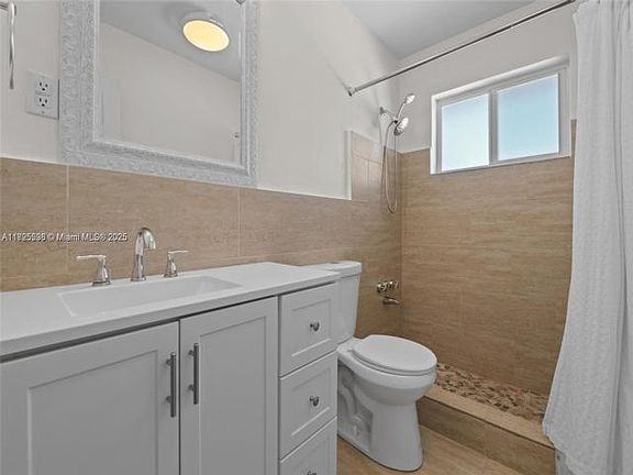 4th image of 609 NW 30th Ct
