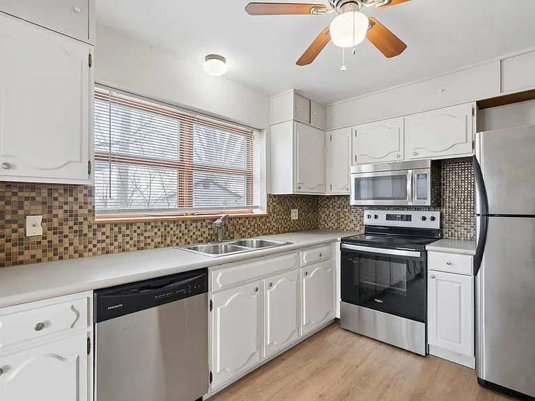 4516 Highway 7 — Photo 1