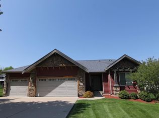 828 Olde McCabe Cir, Coralville, IA 52241