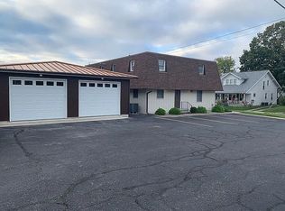 617 4th St #1, Charleston, IL 61920