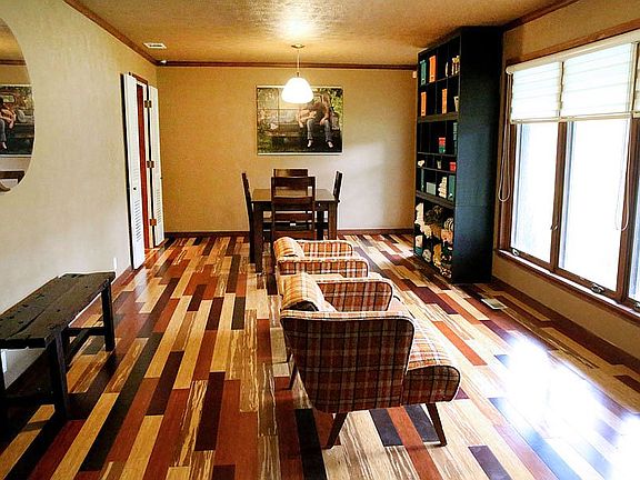 3rd image of 2625 S Glenbrook Dr
