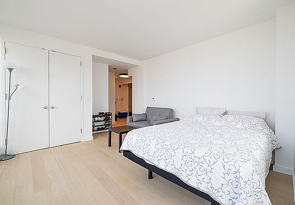 5th image of 5-14 50th Ave #1R