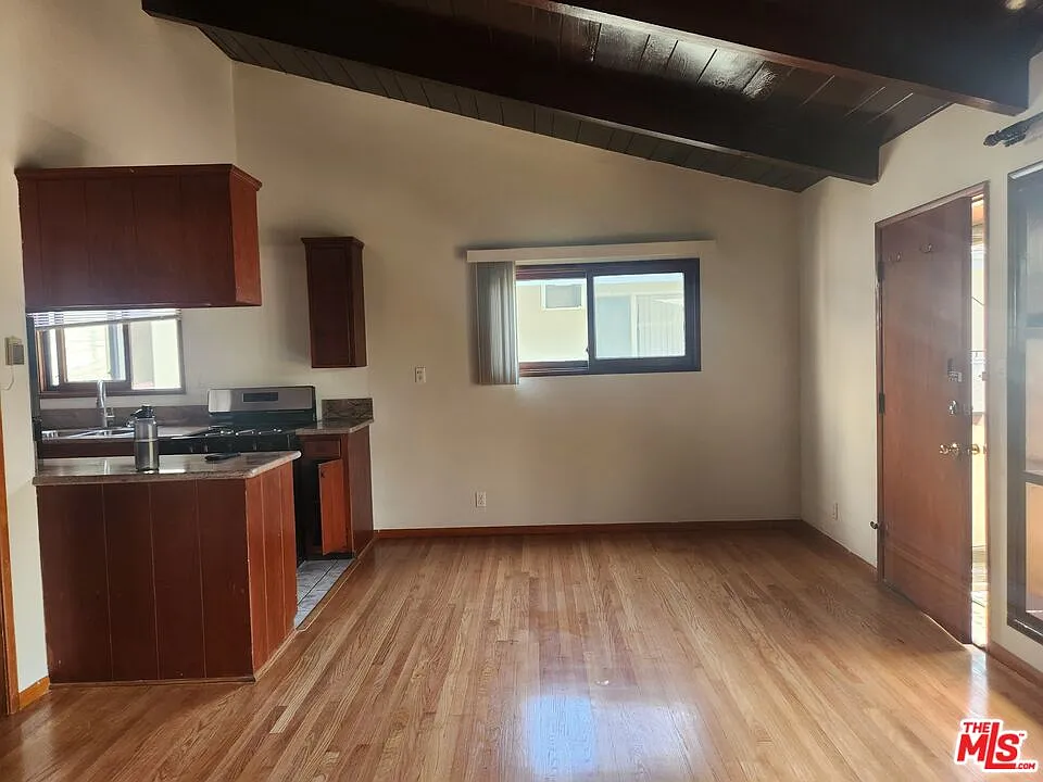 1 bed, 1.0 bath, 700 sqft, $1,750 — Photo 2