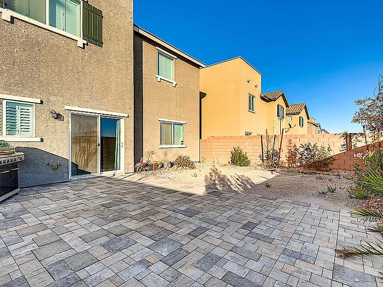 8117 Ancient Oaks Ave — Photo 27