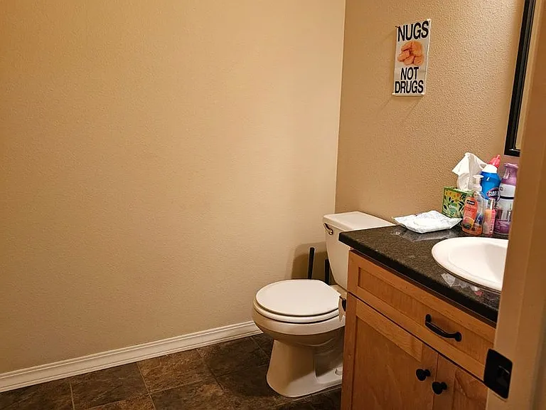 715 NE Oak St #B — Photo 10