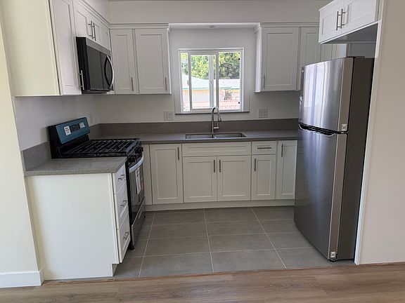 4th image of 4686 W 137th Pl APT C