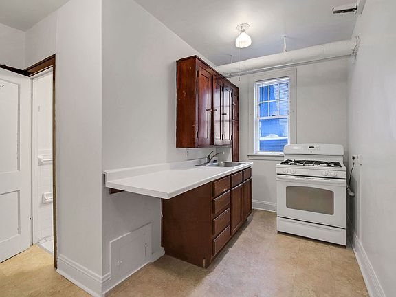 2nd image of 1325 W 27th St APT B1