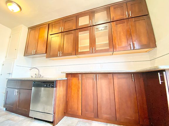 4th image of 608 S Dunsmuir Ave APT 403