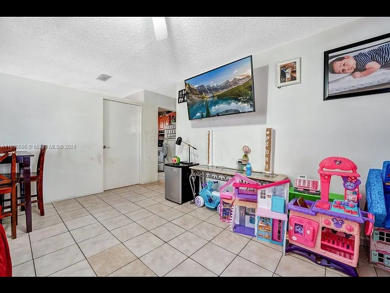 3132 NW 27th St #1 — Photo 4