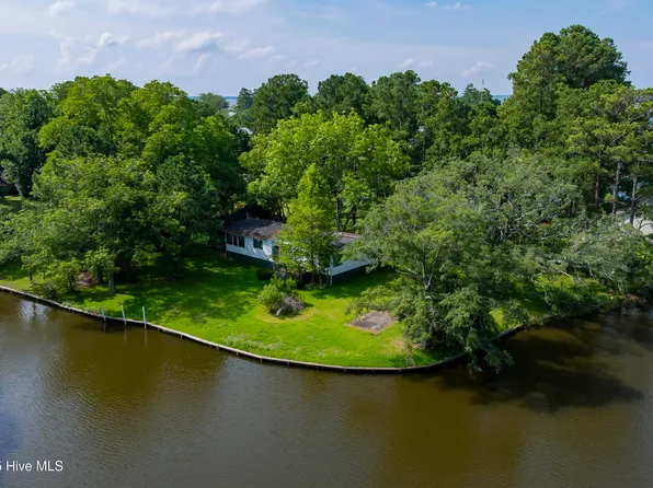 107 Midyette Street, Oriental, NC 28571