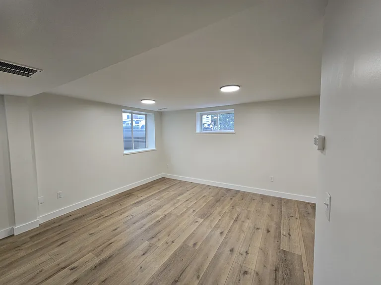 20-22 Poirier Pl #1 — Photo 10