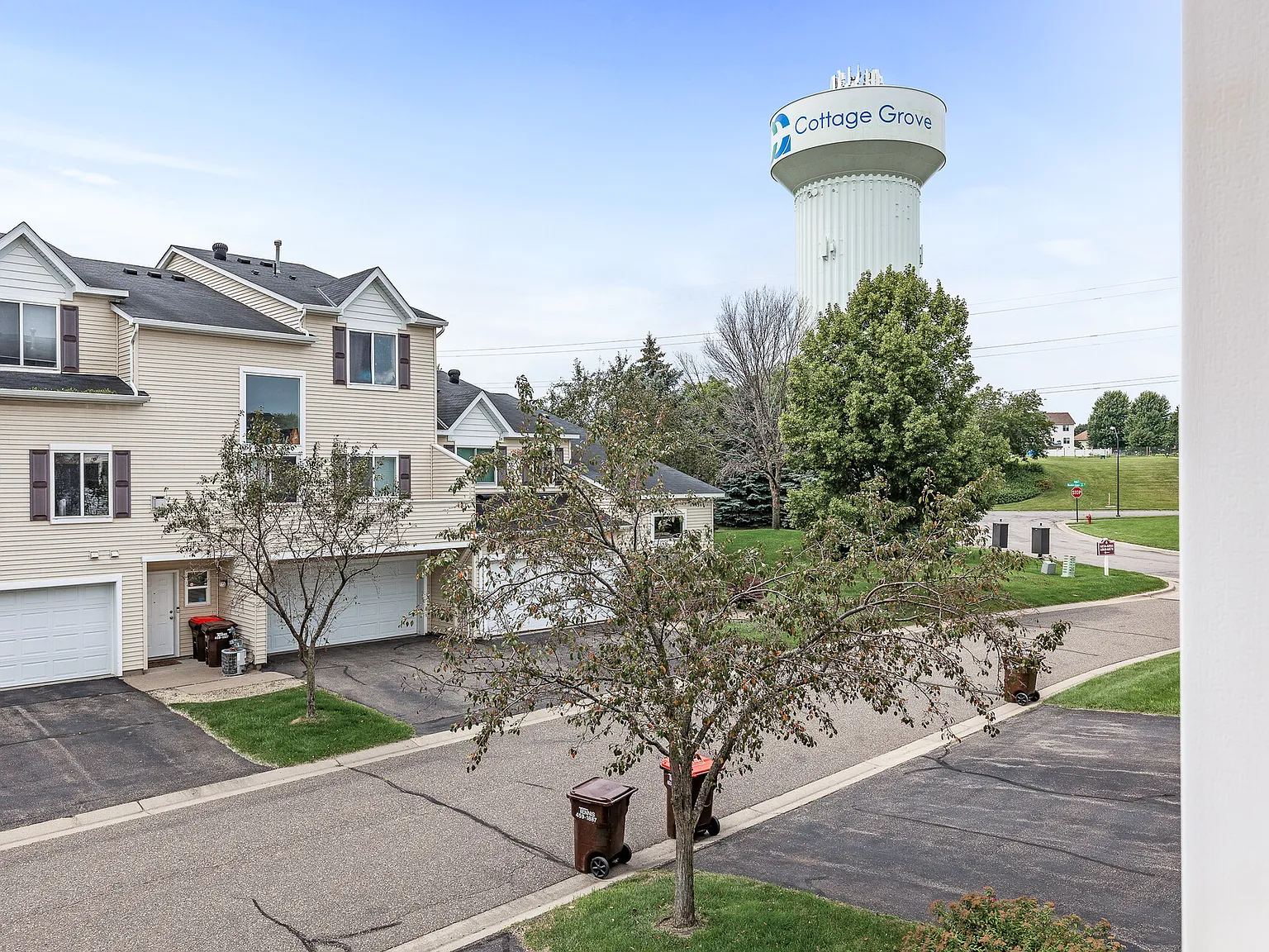 6860 Meadow Grass Ln S — Photo 4