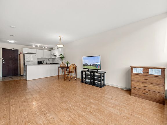 4th image of 8100 Saba Rd #905