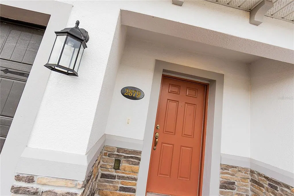 3 bed, 2.5 bath, 1379 sqft, $2,200 — Photo 3