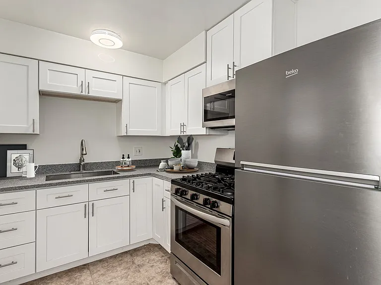 3540 E Montecito Ave — Photo 16