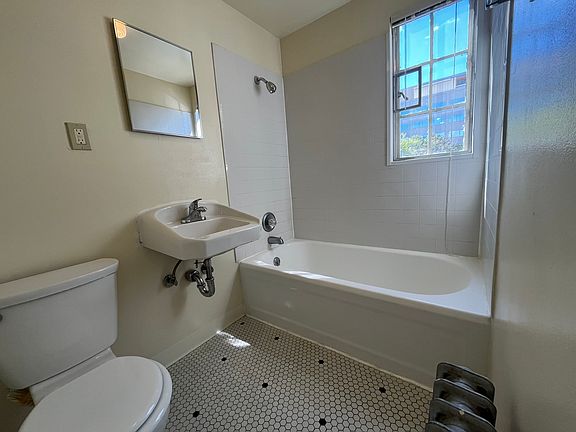 2nd image of 1317 O St APT 12