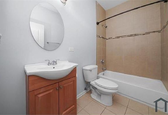 4th image of 1541 E 72nd St #3
