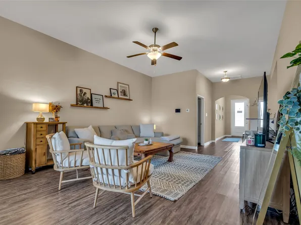 729 Lansman Trl, Roanoke, TX 76207