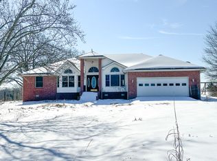94 Copperhead Ln, Cave City, AR 72521