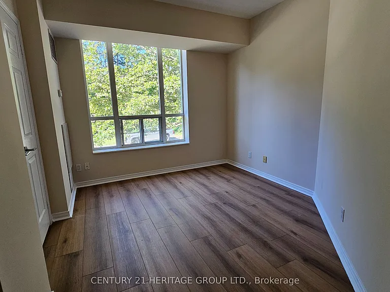 451 Rosewell Ave #202 — Photo 14