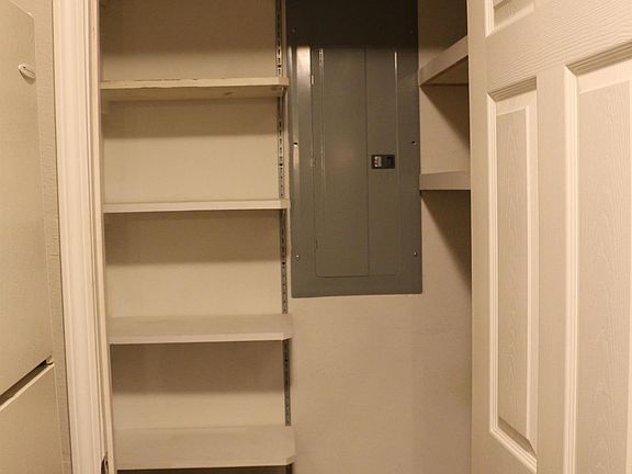 5th image of 114 Silver Brook Dr