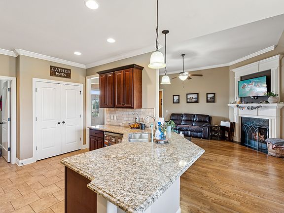 5th image of 1020 Robert Lee Dr