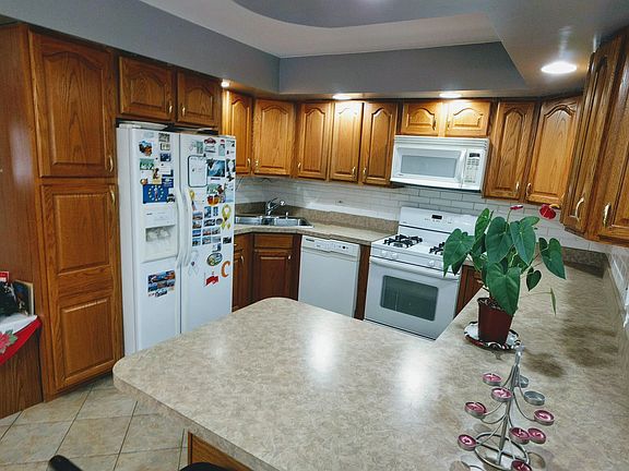 5th image of 16801 Oleander Ave