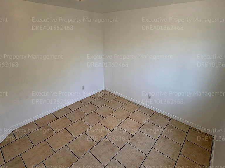 3017 Potomac Ave — Photo 18