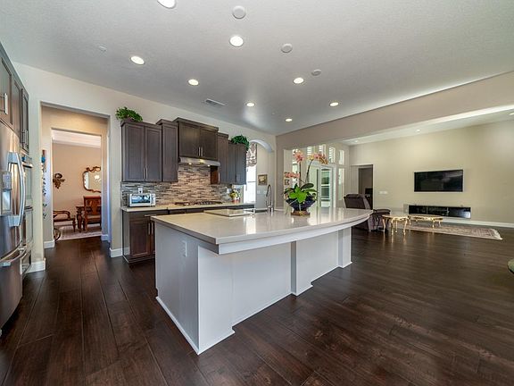 3rd image of 864 Candlewood Dr